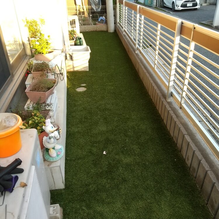 裏庭人工芝