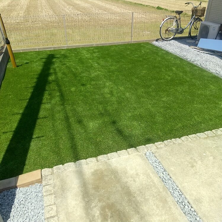 神奈川県厚木市　砂利敷+人工芝施工事例