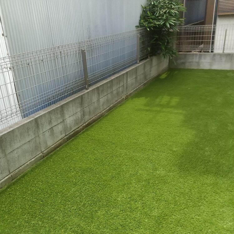 東京都調布市　天然芝→人工芝への施工事例