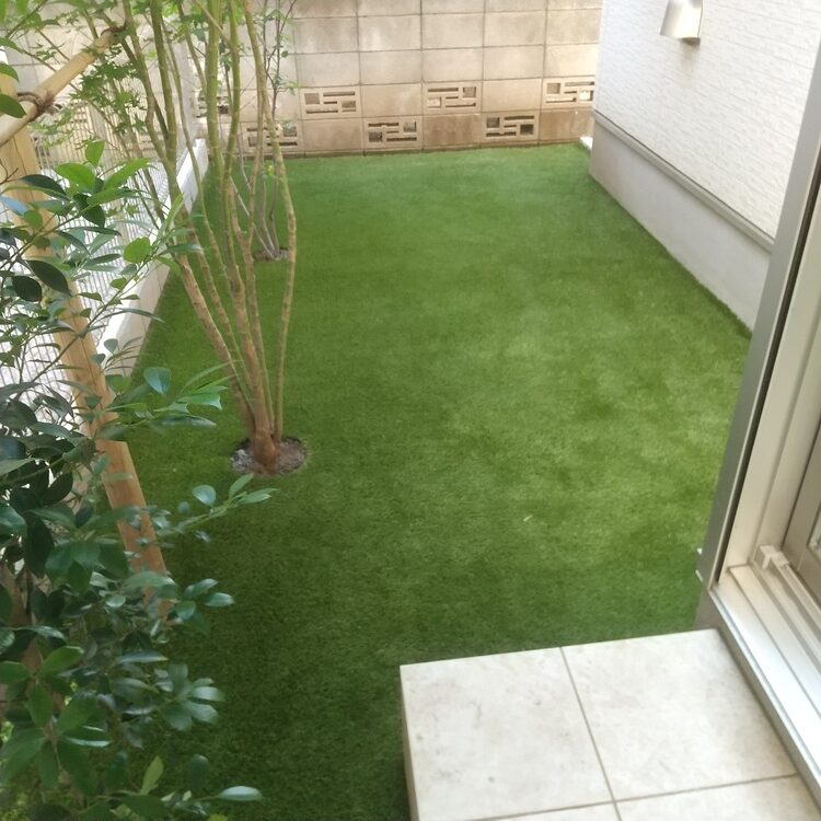 東京都小金井市　伸び放題の雑草→人工芝　施工実績紹介